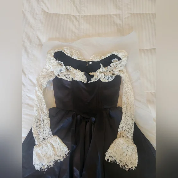 Black Lace House of CB 'Cleora'- Medium (Long Length)